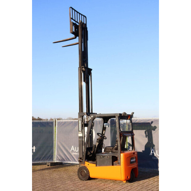 2011 Doosan B15T-5-44310228