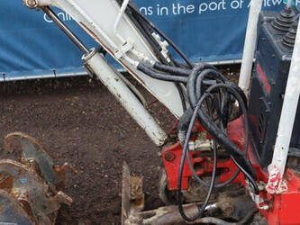 2012-takeuchi-tb108-1394794-44310589