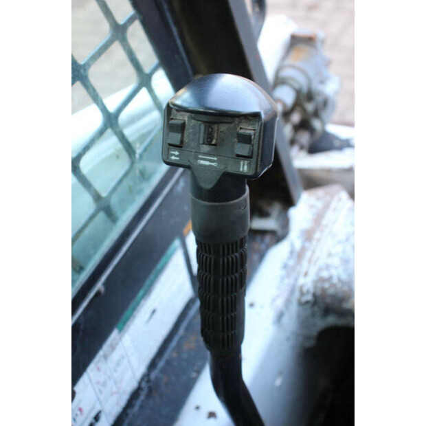 2004 بوبكات S130-44310782