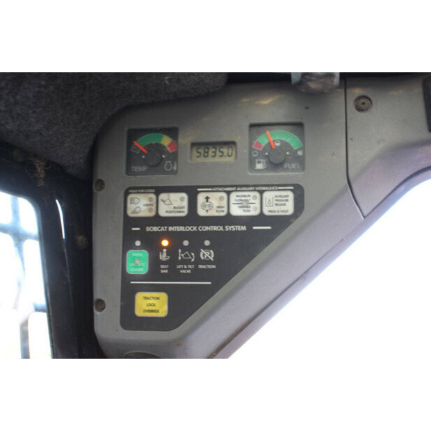 2004 بوبكات S130-44310785