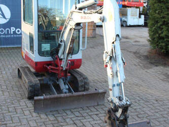 2011-takeuchi-tb016-1394803-44310816