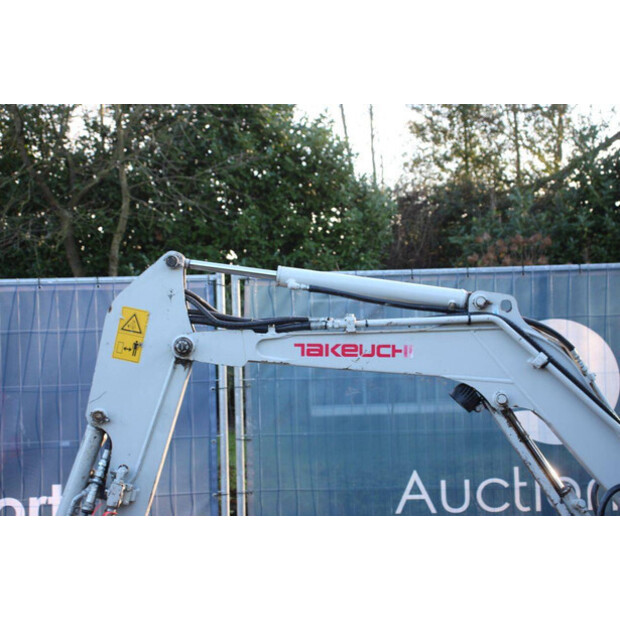 2011 TAKEUCHI TB016-44310822