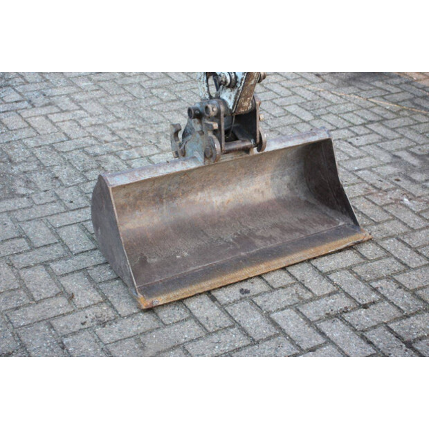 2011 TAKEUCHI TB016-44310825