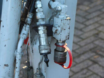 2011-takeuchi-tb016-1394803-44310827