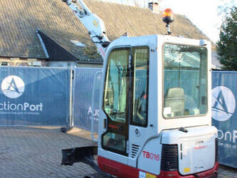 2011-takeuchi-tb016-1394803-44310848