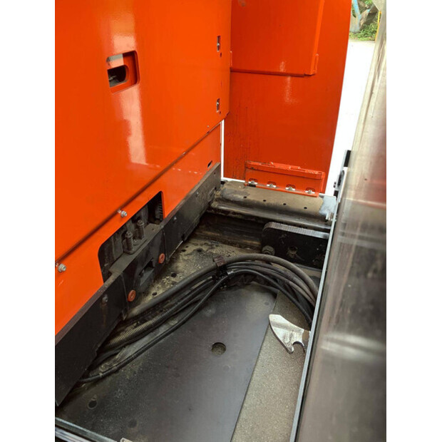 2012 بي تي RRE 140E-44311135