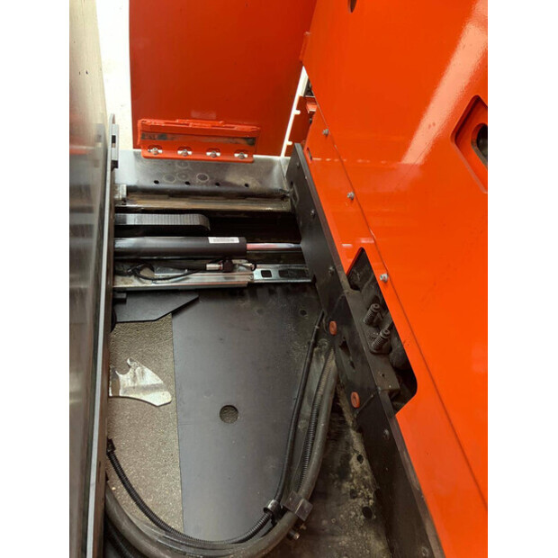 2012 بي تي RRE 140E-44311137