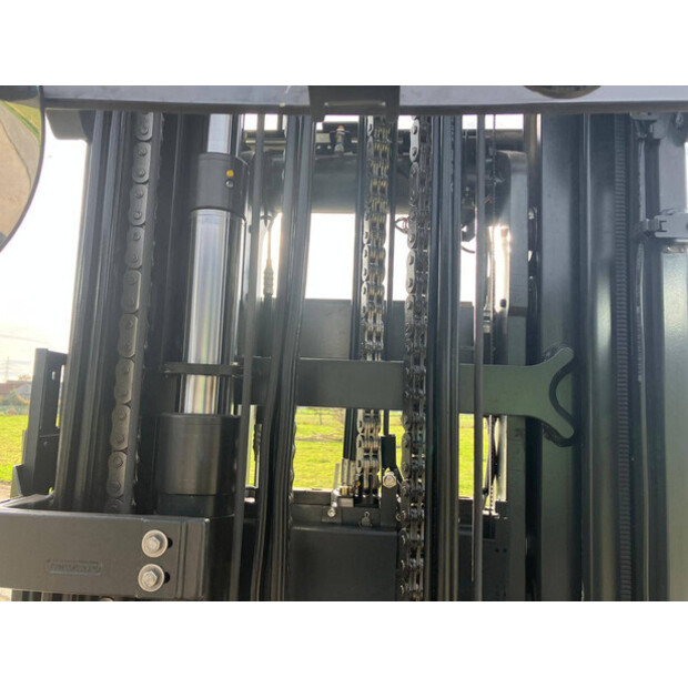 2018 ليندي R12N-01-44311303