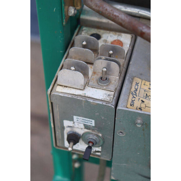 2015 SkyJack SJ6832RT-44311595