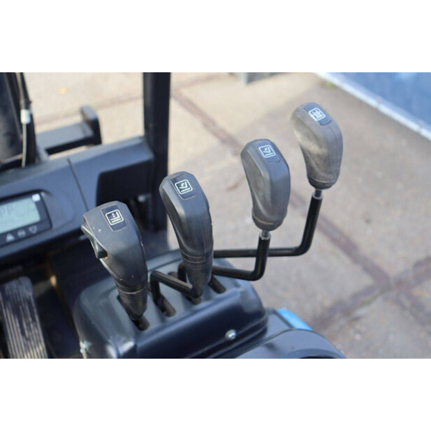 2021 دووسان B35X-7-44311628