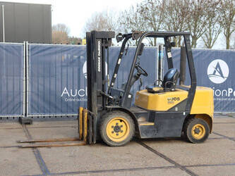 صورة ل رافعات شوكية 2006 دووسان D30S-3