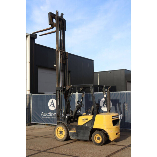 2006 Doosan D30S-3-44311703