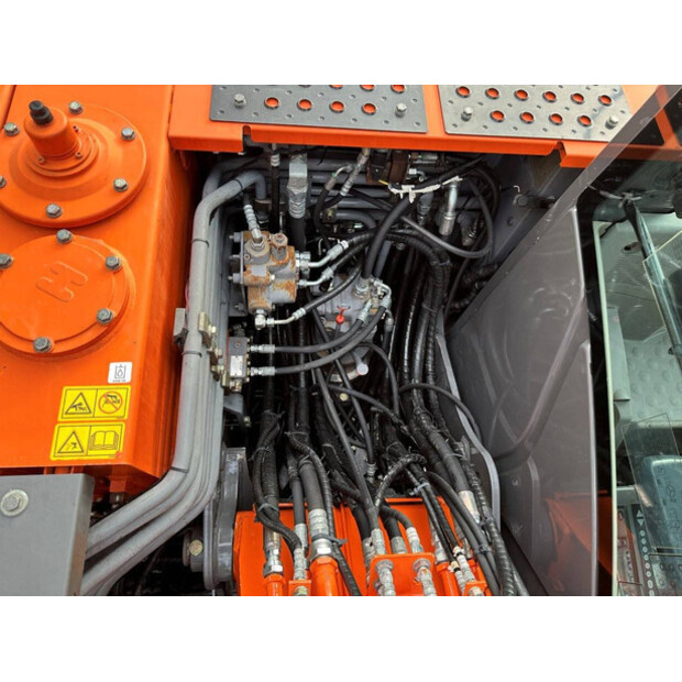 2012 هيتاشى ZX145W-3-44312410