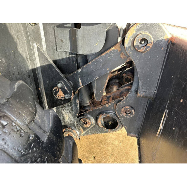 2012 هيتاشى ZX145W-3-44312418