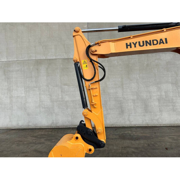 2017 هيونداي R60VS-44312579