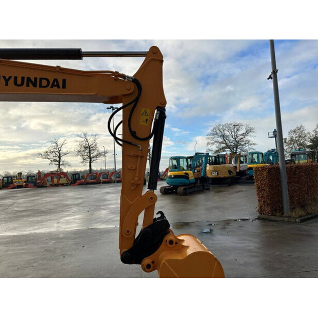 2017 هيونداي R60VS-44312587