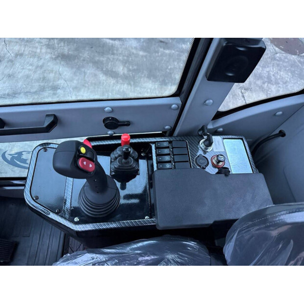 2025 Wolf WL825T-44313081