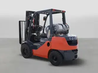 صورة ل رافعات 2025 تويوتا 32-8FG25