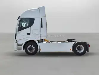 2017-iveco-as440s46t-44313677