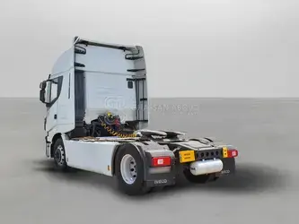 2017-iveco-as440s46t-44313678