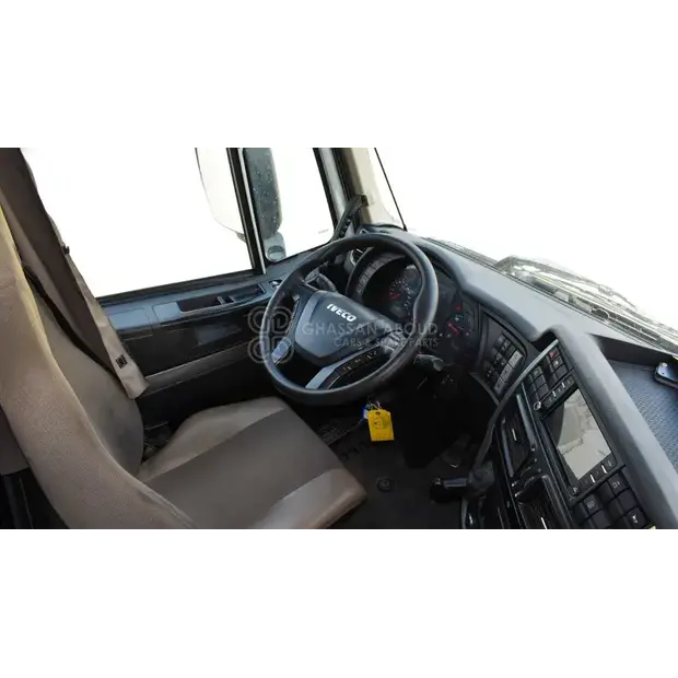 2017 Iveco AS440S46T-44313684