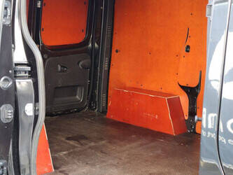 2020-renault-trafic-1394985-44315257