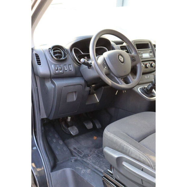 2020 Renault Trafic-44315261