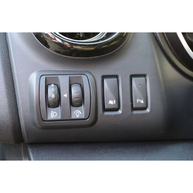 2020 Renault Trafic-44315263