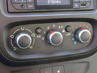 2020-renault-trafic-1394985-44315266