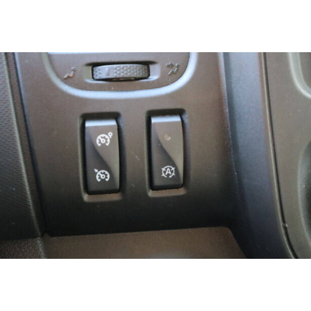 2020 Renault Trafic-44315268