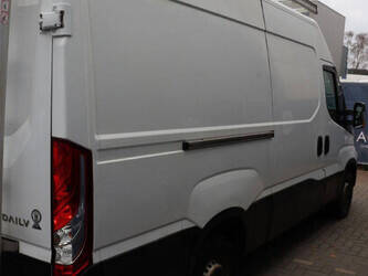 2015-iveco-daily-35s17-1395003-44316043