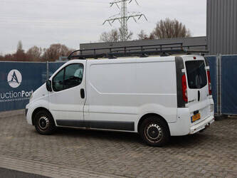 2012-renault-trafic-1395014-44316505