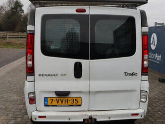 2012-renault-trafic-1395014-44316506