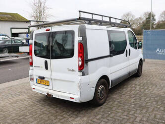 2012-renault-trafic-1395014-44316507