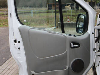 2012-renault-trafic-1395014-44316532