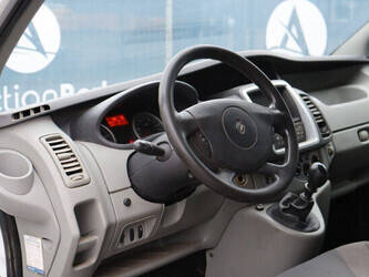 2012-renault-trafic-1395014-44316534