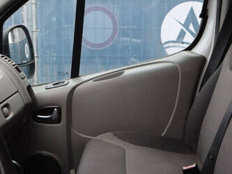 2012-renault-trafic-1395014-44316537