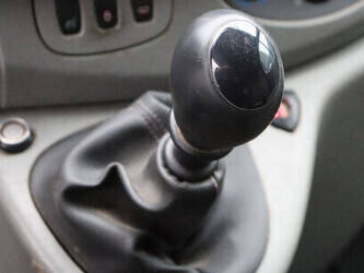 2012-renault-trafic-1395014-44316540