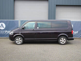 2013-volkswagen-caravelle-44316857