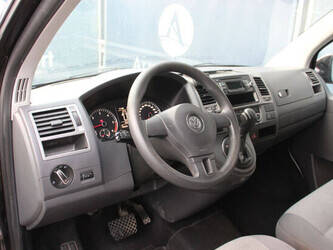 2013-volkswagen-caravelle-44316884