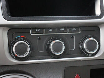 2013-volkswagen-caravelle-44316892