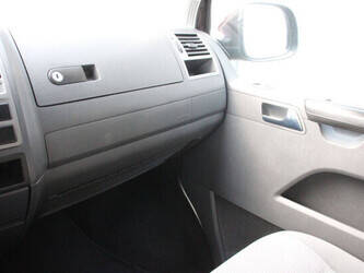 2013-volkswagen-caravelle-44316894