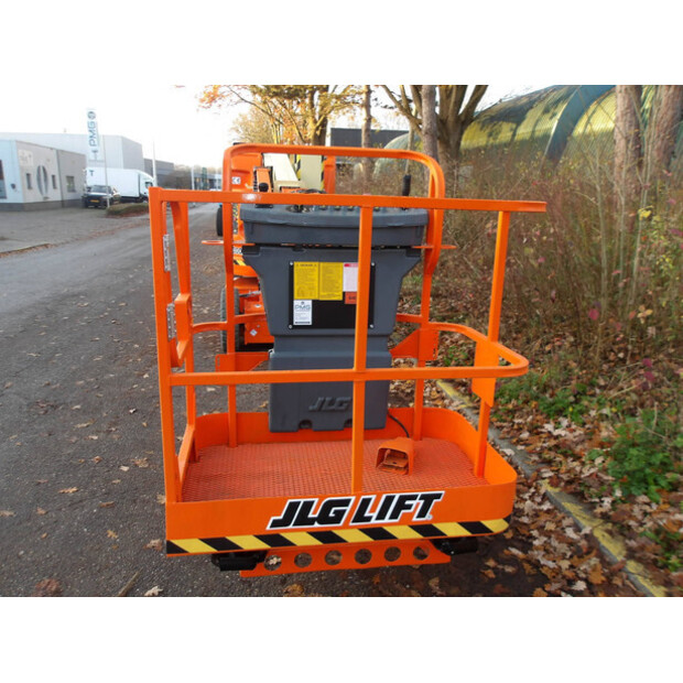 2011 جيه ال جي E300AJP-44317743