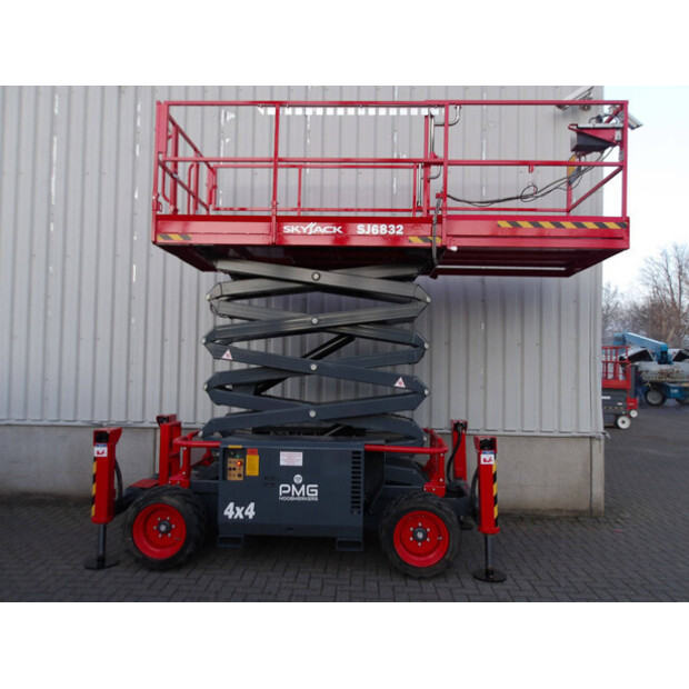 2018 SkyJack SJ6832RT-44317816