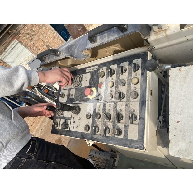 2013 فيرتجين W2000-44327610