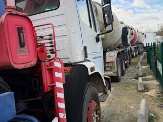 1993-mercedes-benz-1717-44330333