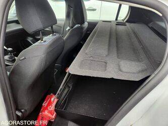 2021-peugeot-208-44330441