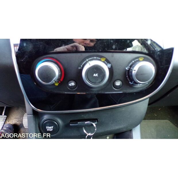 2015 Renault Clio-44330639