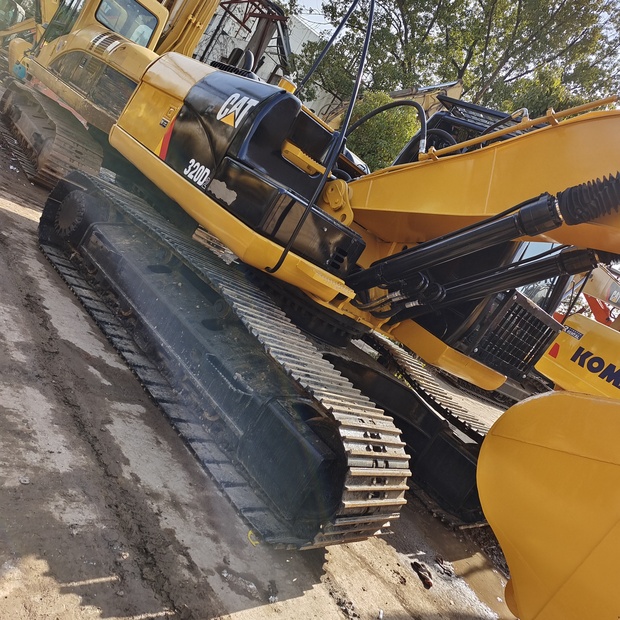 2023 Caterpillar 320D2-44332189