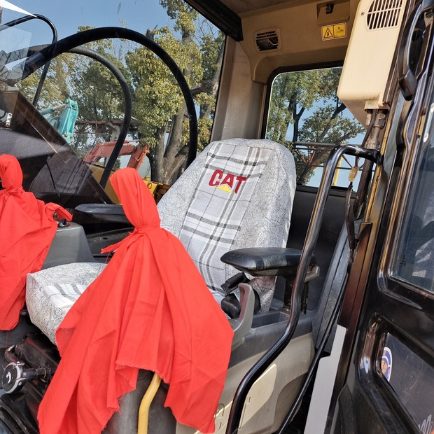 2023 Caterpillar 320D2-44332193